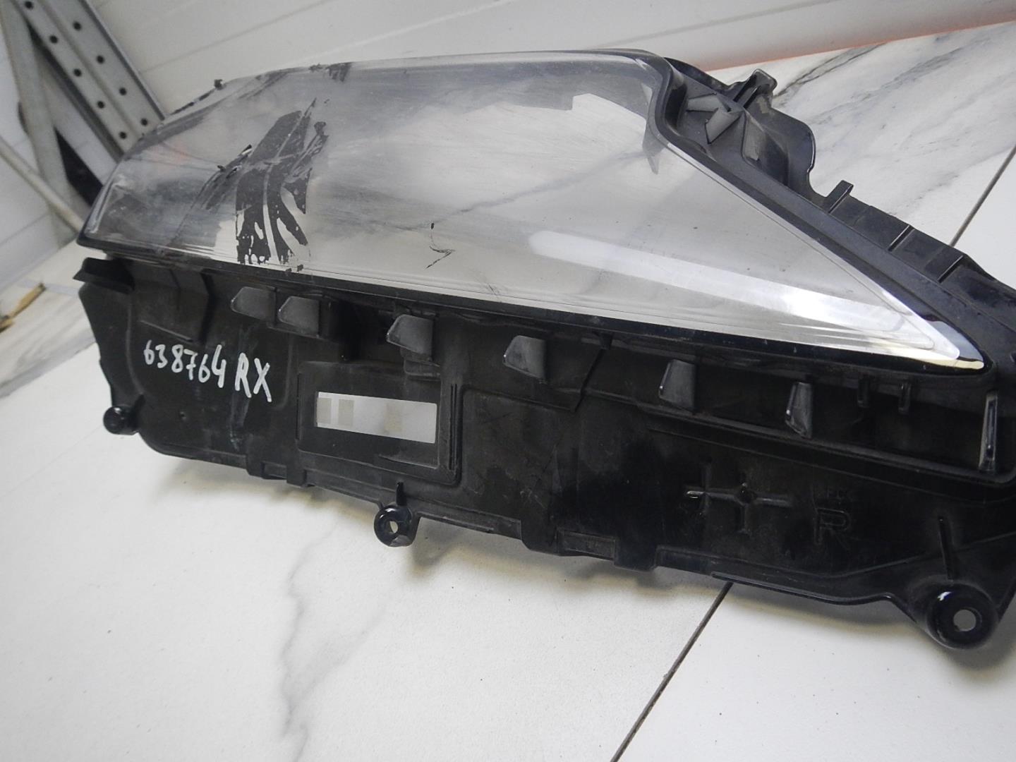 Стекло фары правой