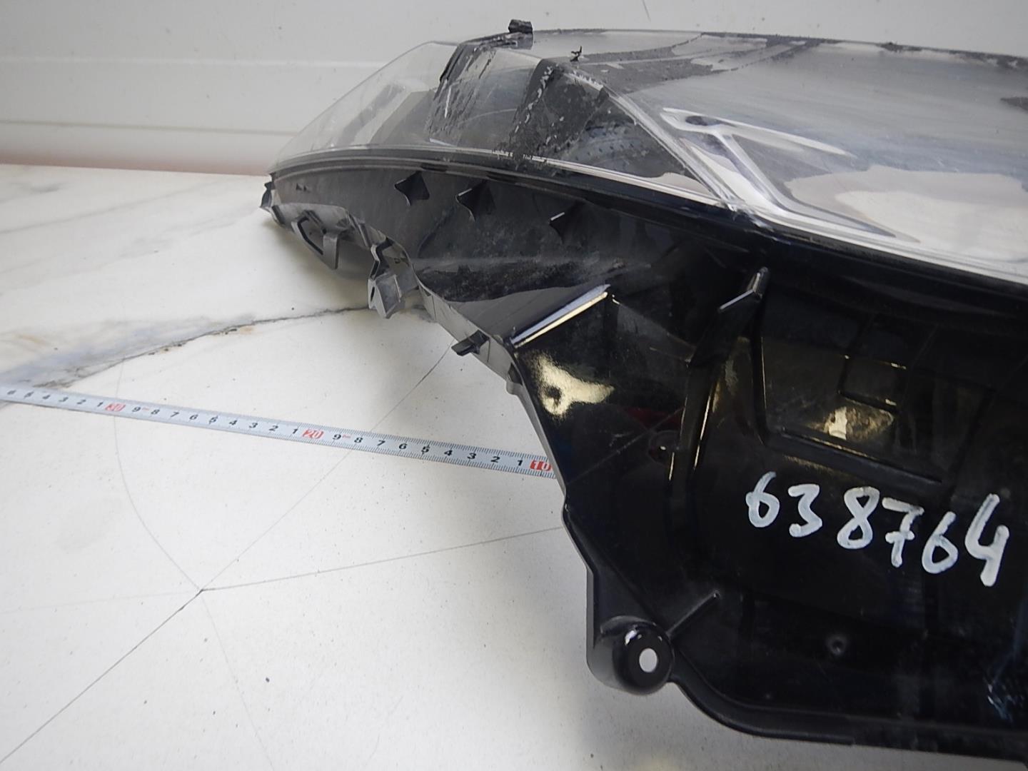 Стекло фары правой