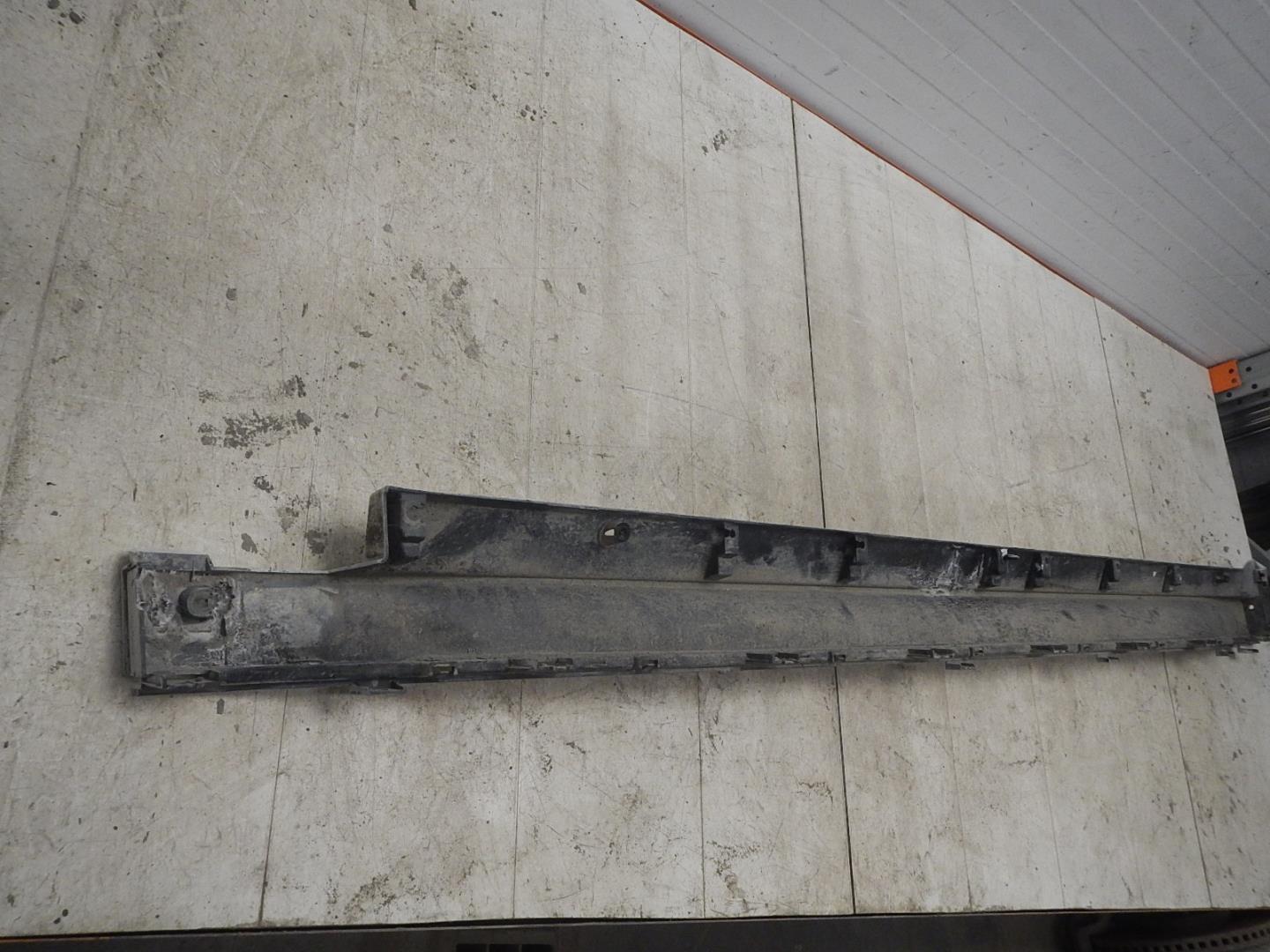 Подножка правая