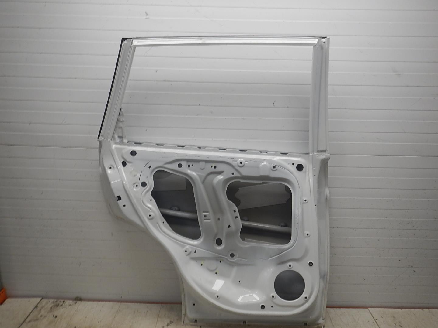 Дверь задняя левая