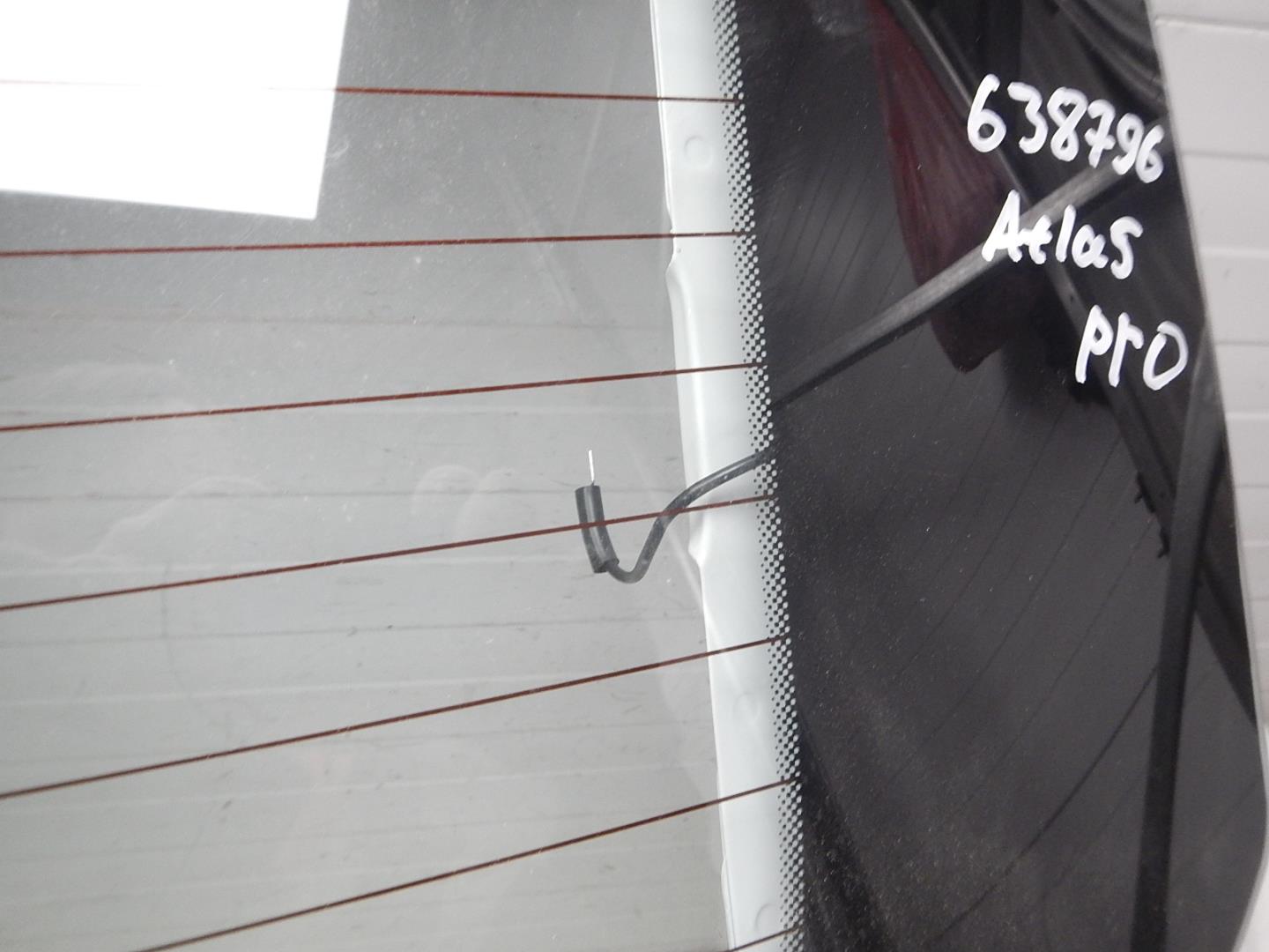 Стекло двери багажника