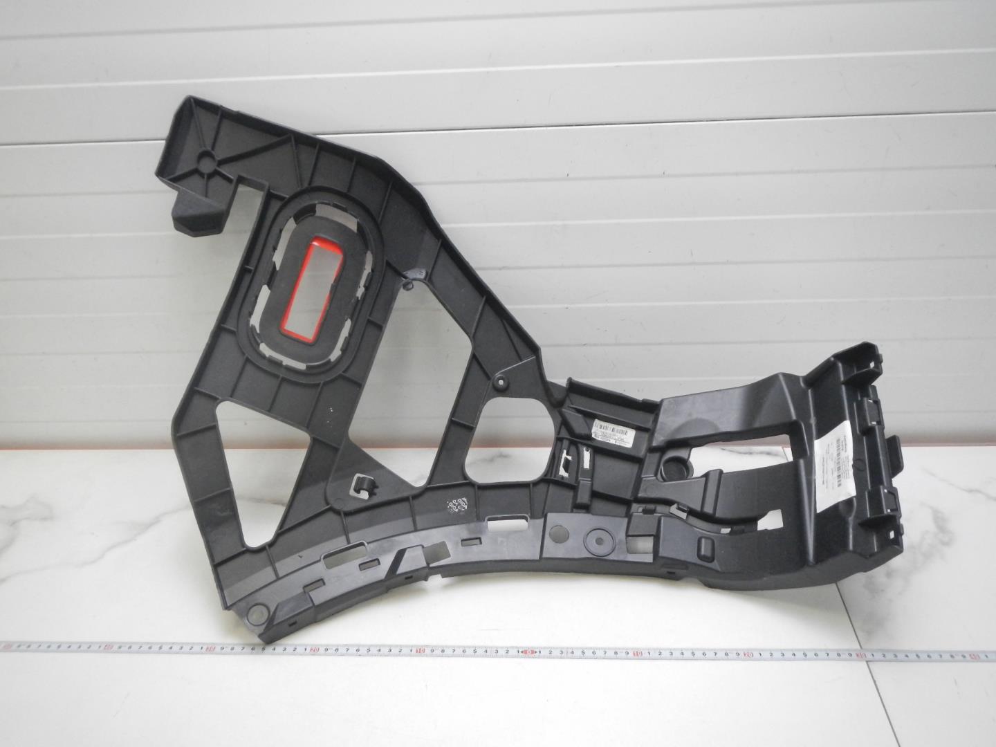 Кронштейн заднего бампера правый