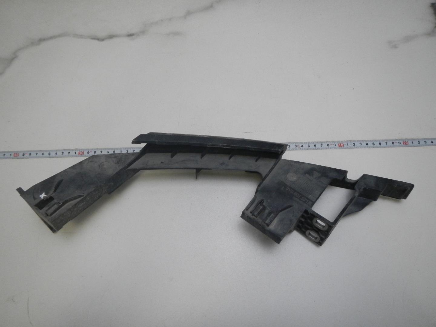 Кронштейн фар левый