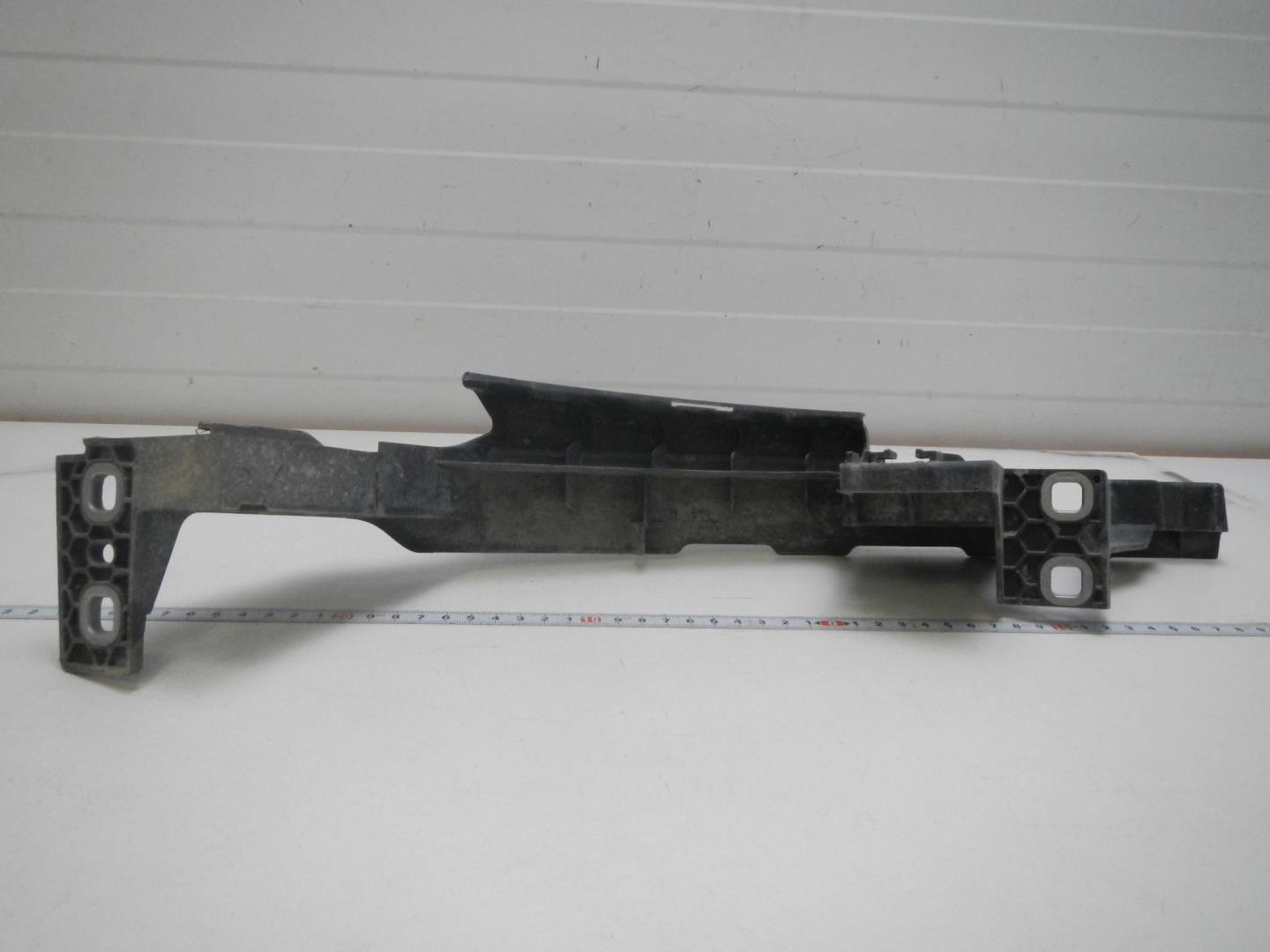 Кронштейн фар левый