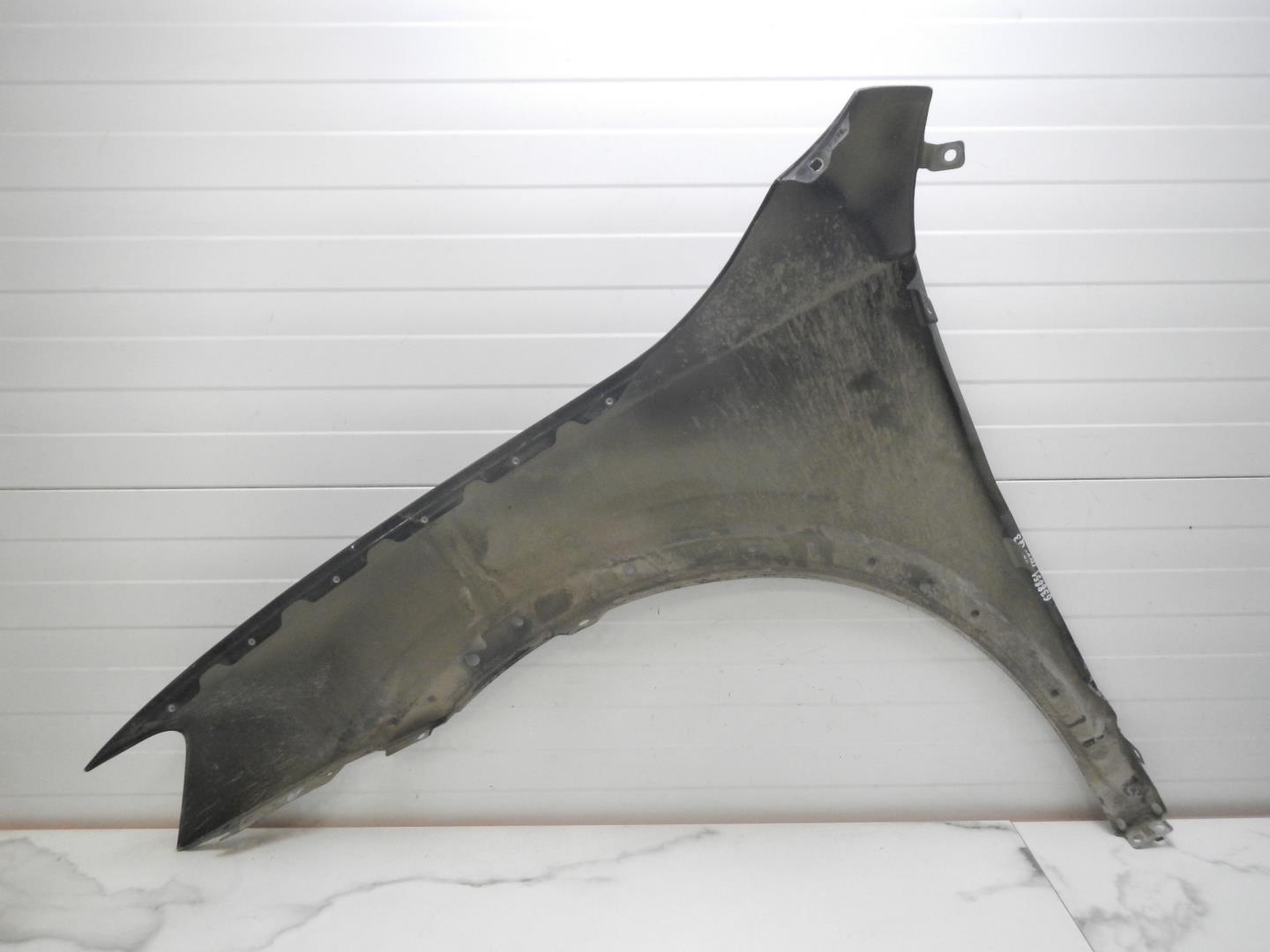 Крыло переднее правое