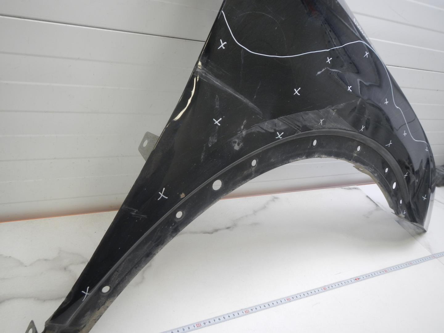 Крыло переднее правое