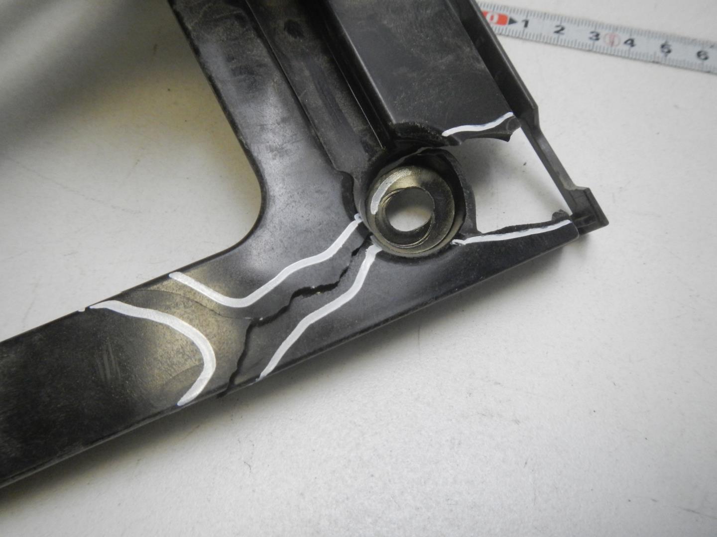 Кронштейн заднего бампера левый