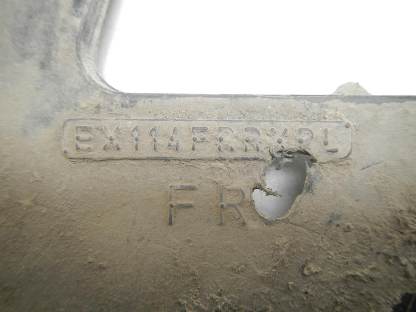 Брызговик передний правый