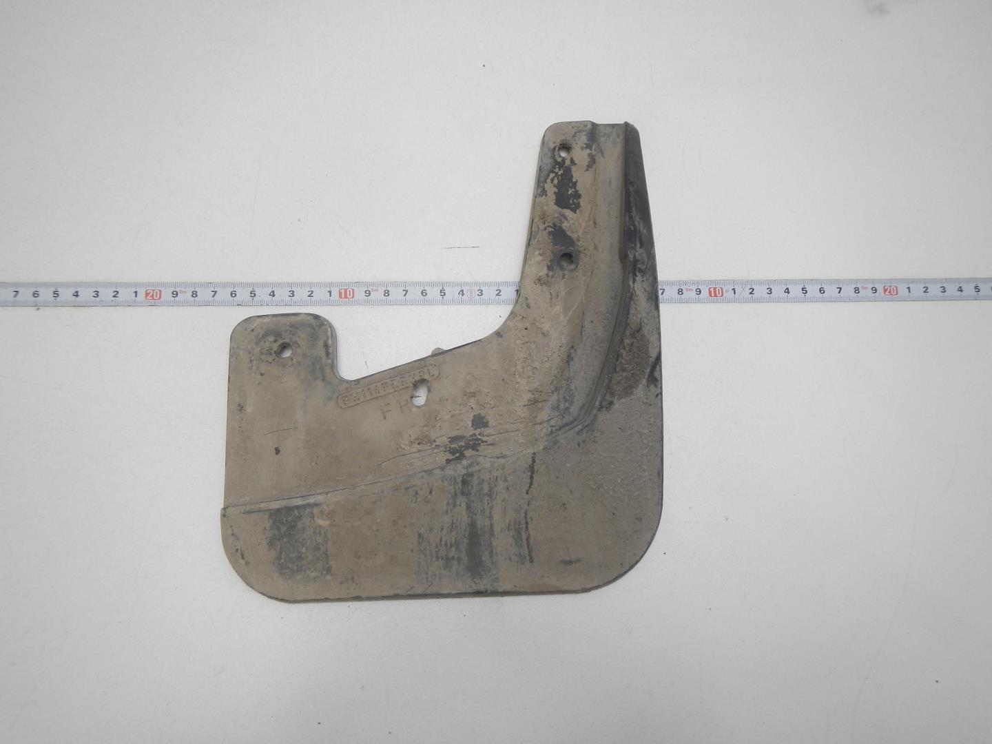 Брызговик передний правый