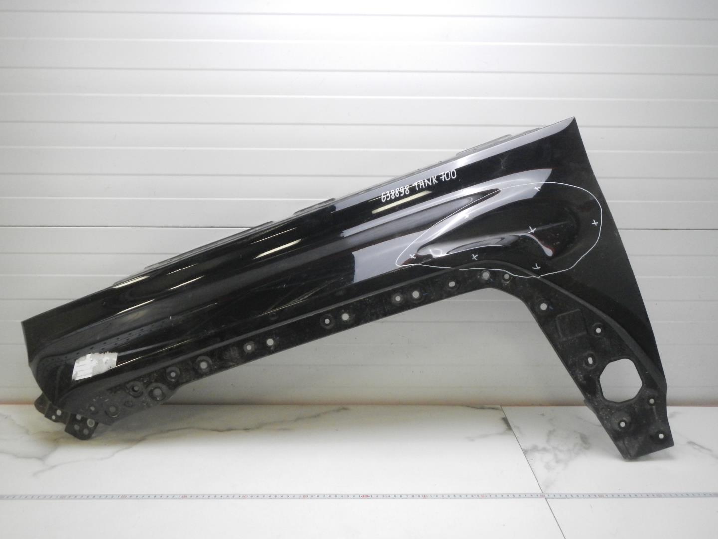 Крыло переднее левое