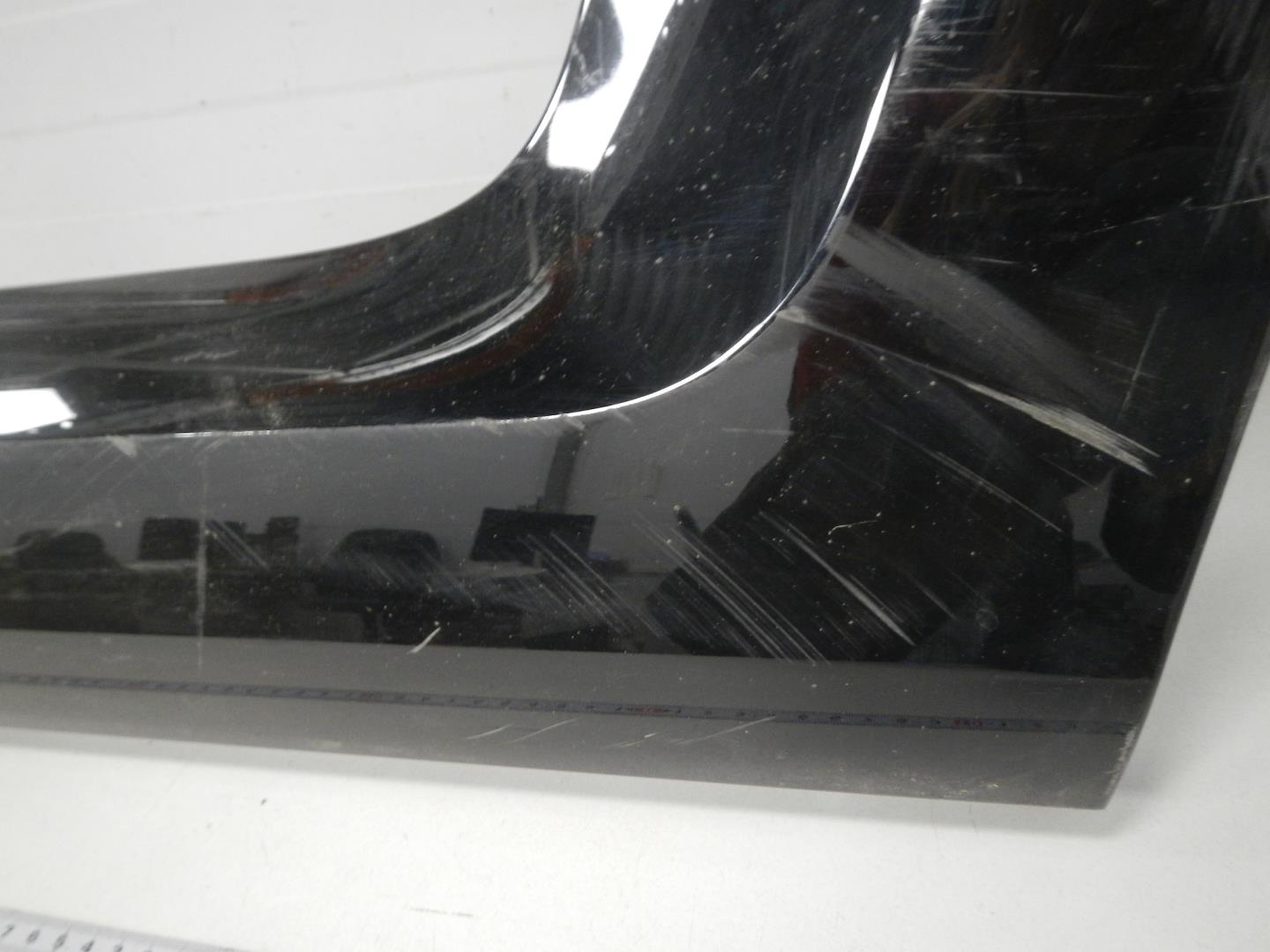 Молдинг задней левой двери