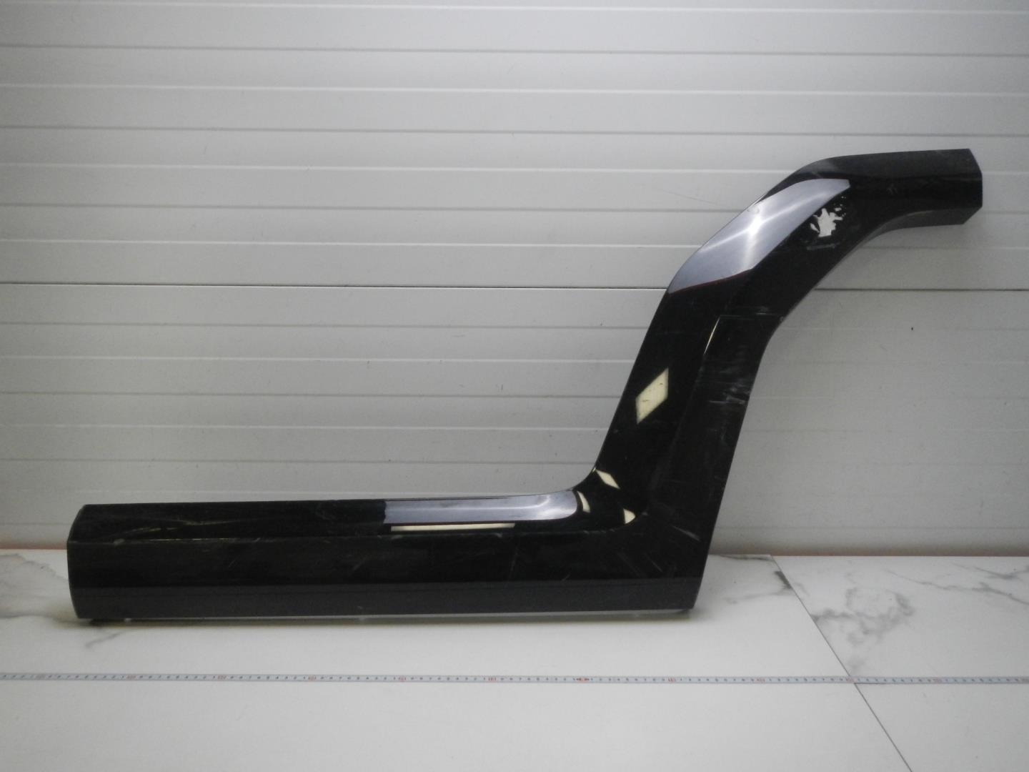 Молдинг задней левой двери