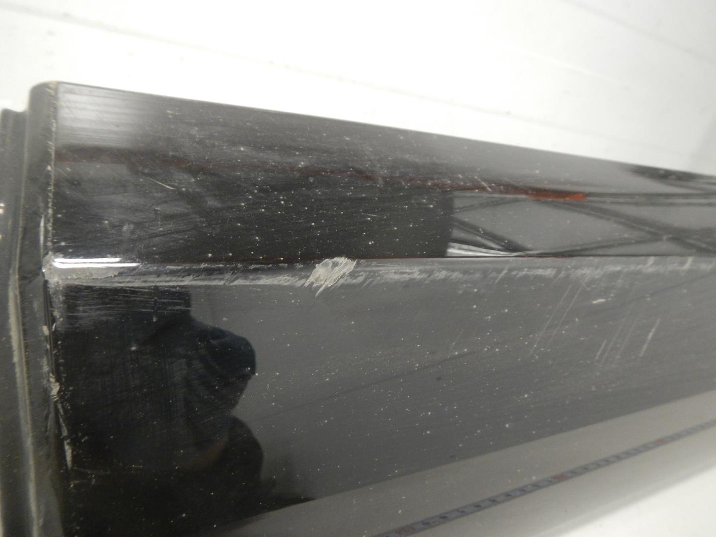 Молдинг задней левой двери