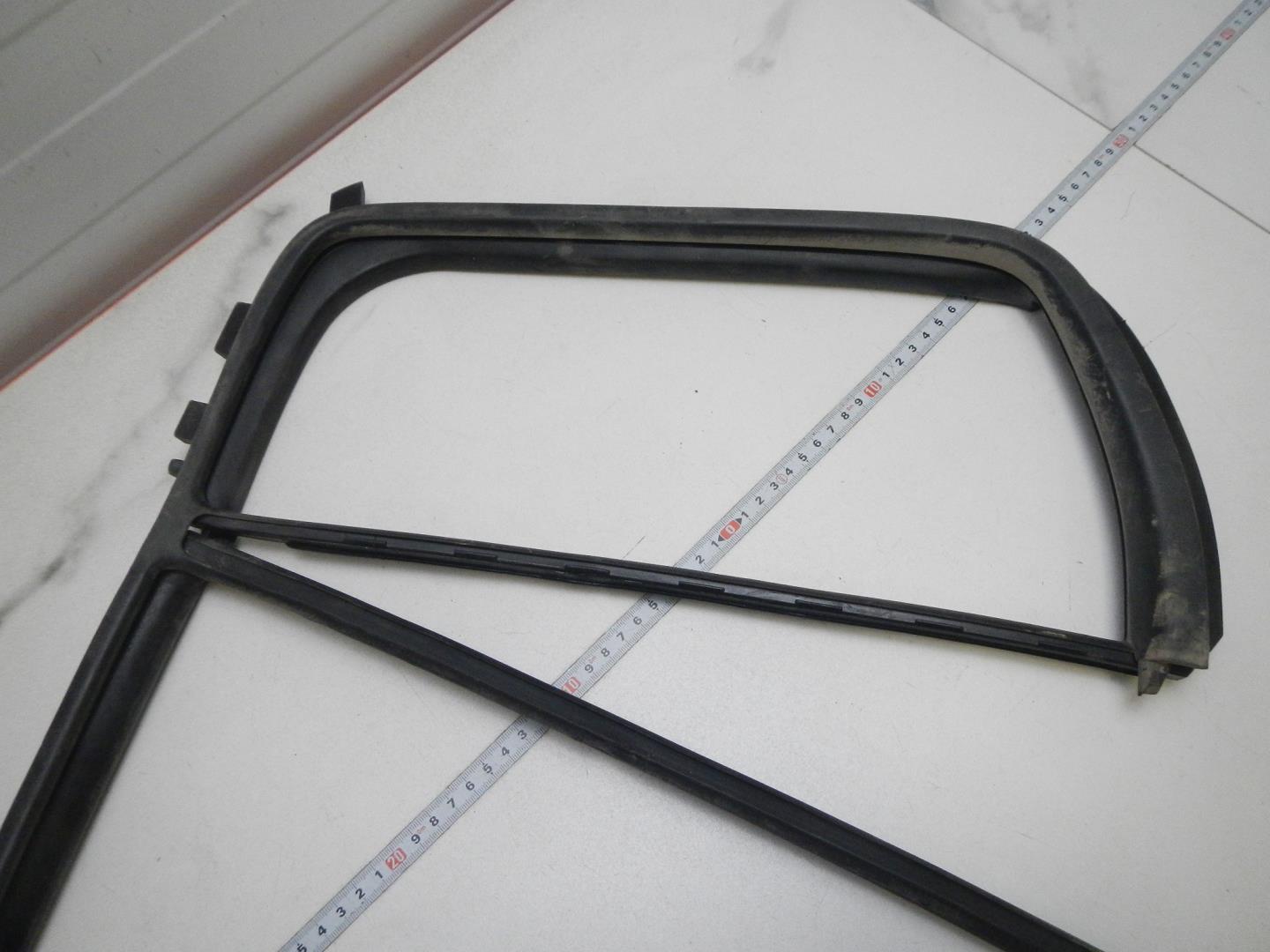 Уплотнитель стекла двери