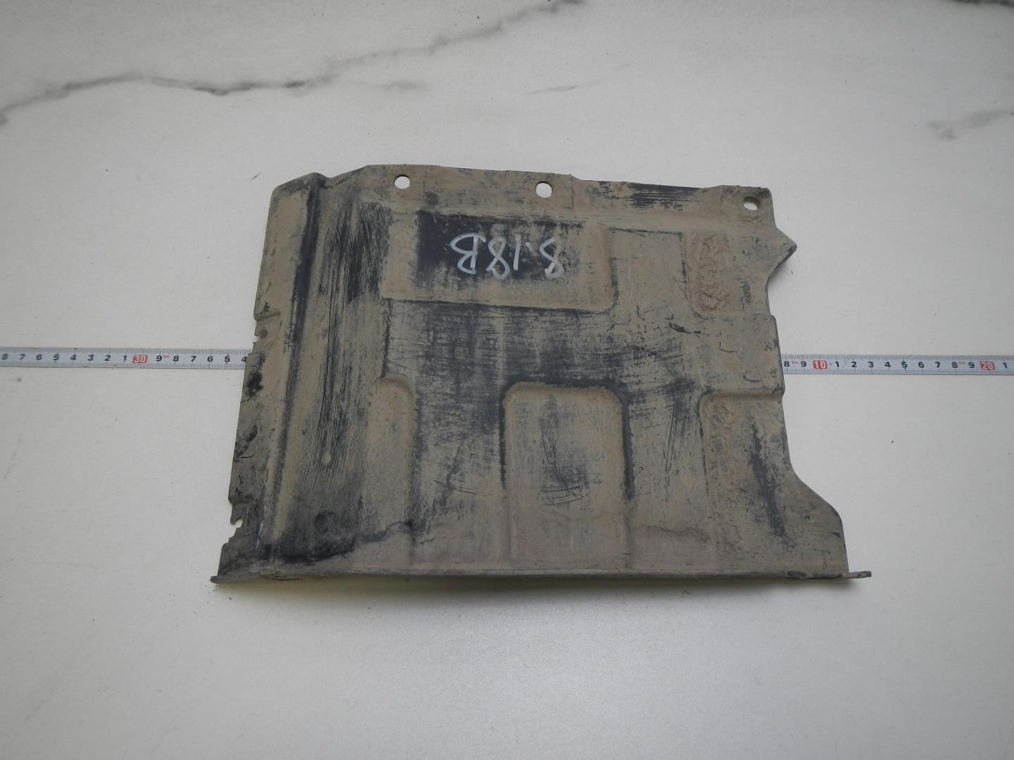 Пыльник двигателя боковой правый