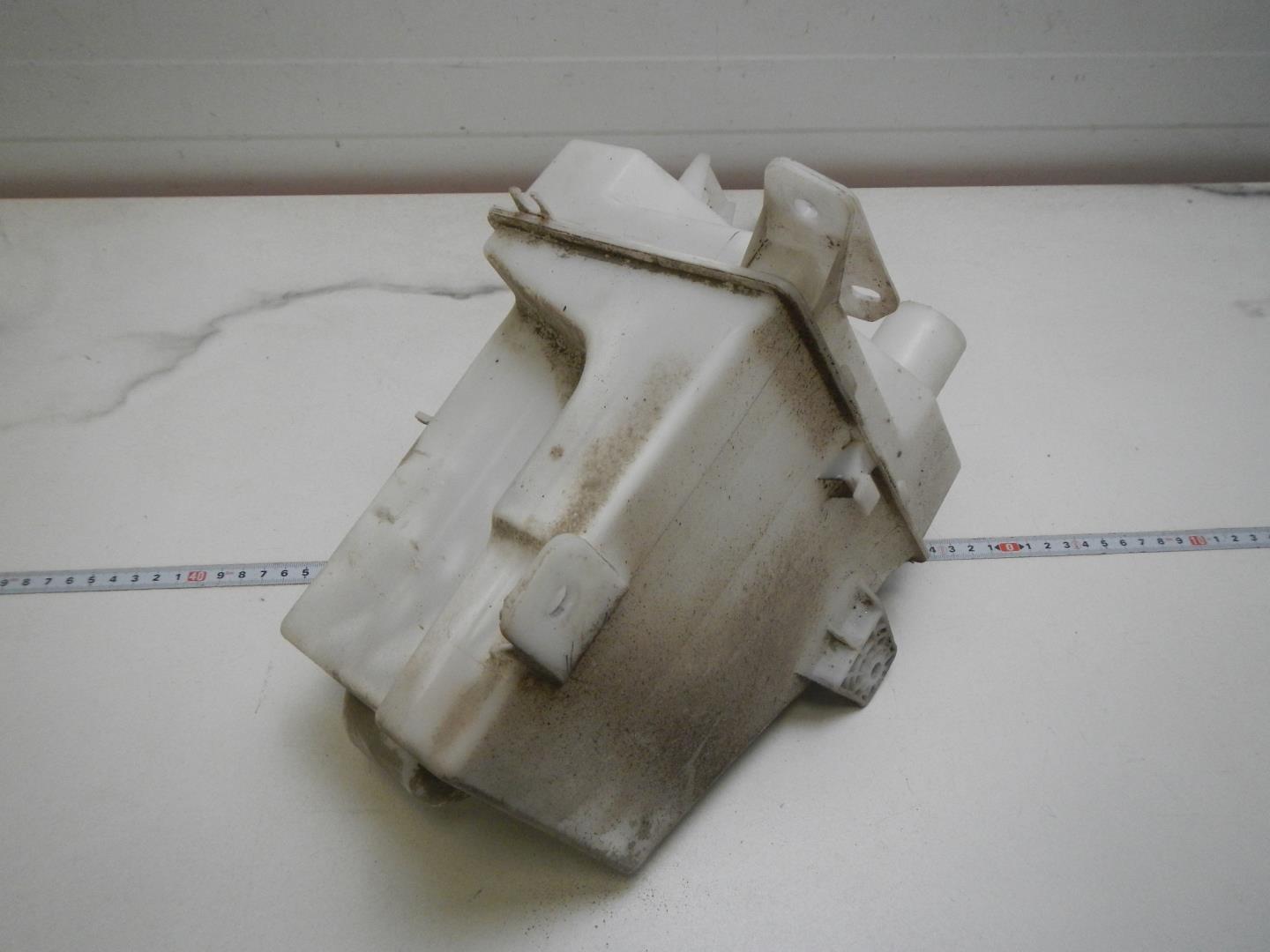 Бачок омывателя лобового стекла