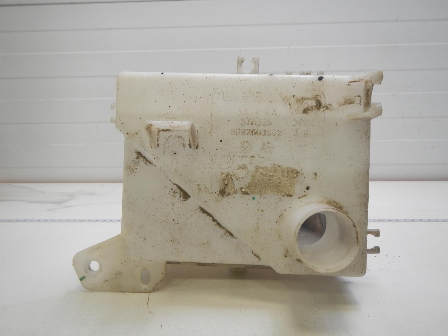 Бачок омывателя лобового стекла