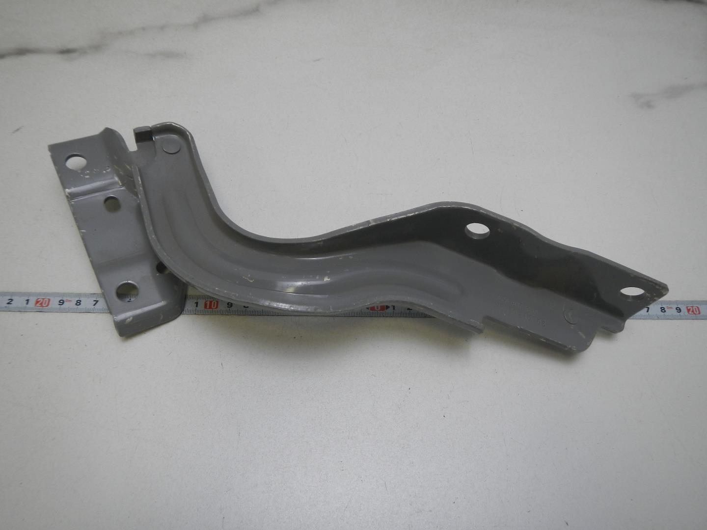 Петля капота левая