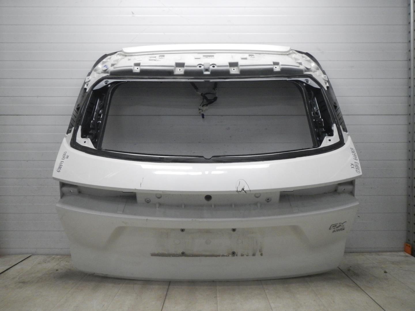 Дверь багажника