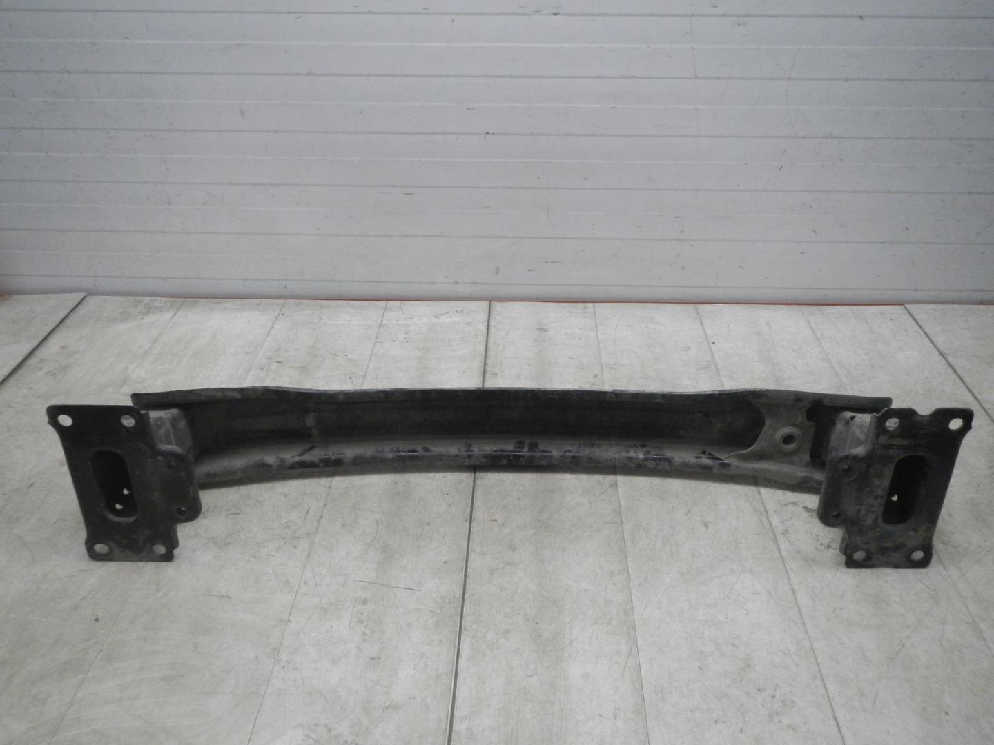 Усилитель переднего бампера