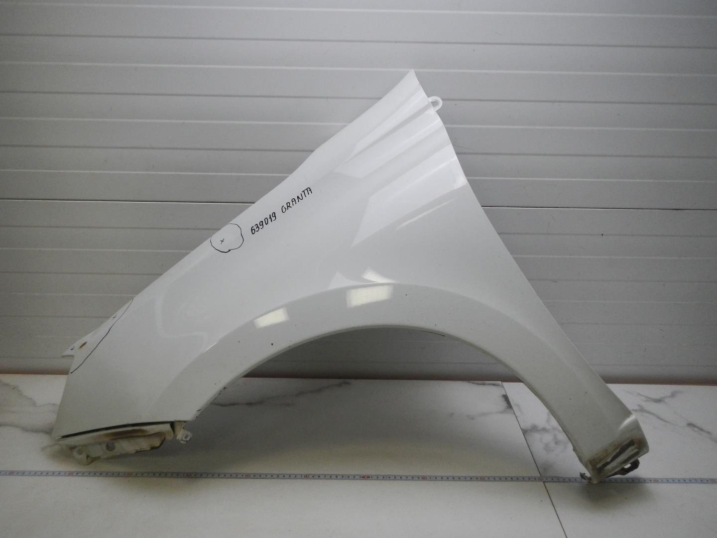 Крыло переднее левое