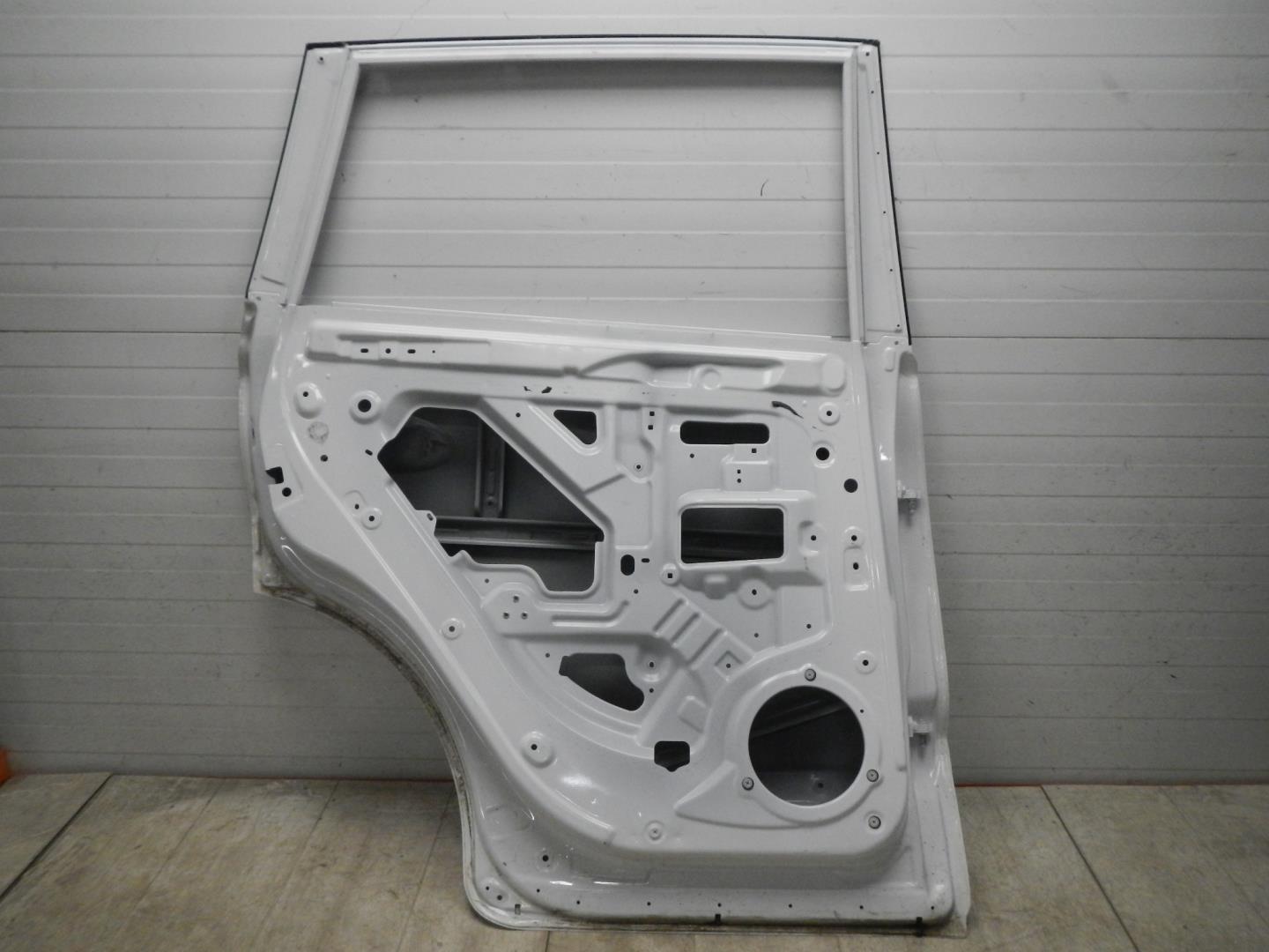 Дверь задняя левая
