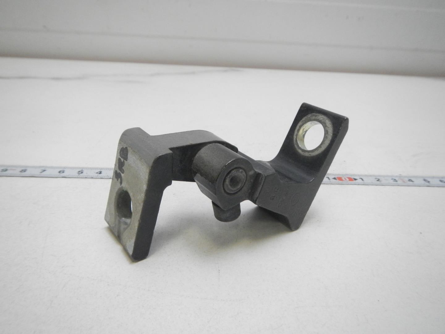 Петля двери задней правой верхняя