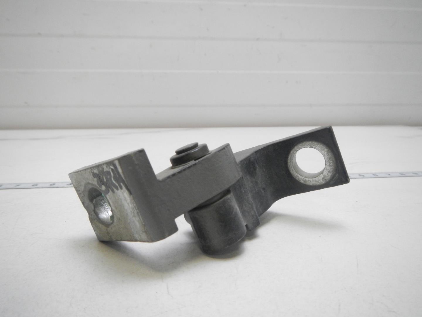 Петля двери задней правой нижняя