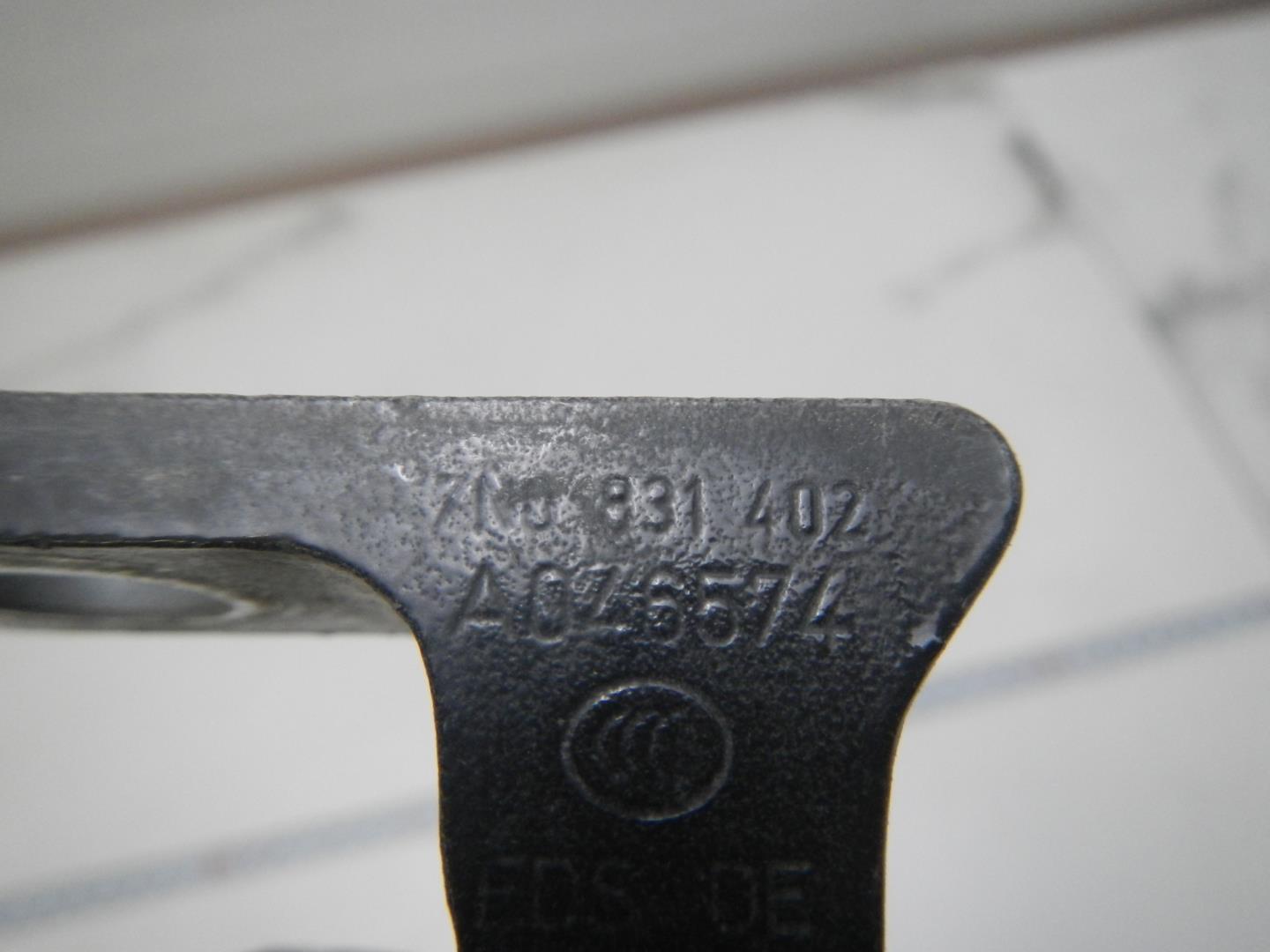 Петля двери задней правой верхняя