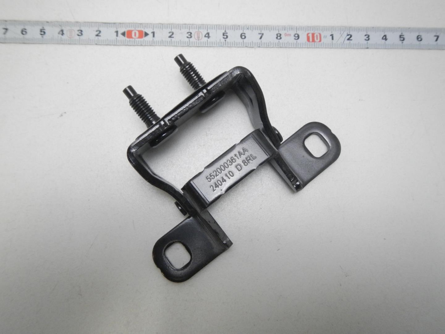 Петля двери багажника