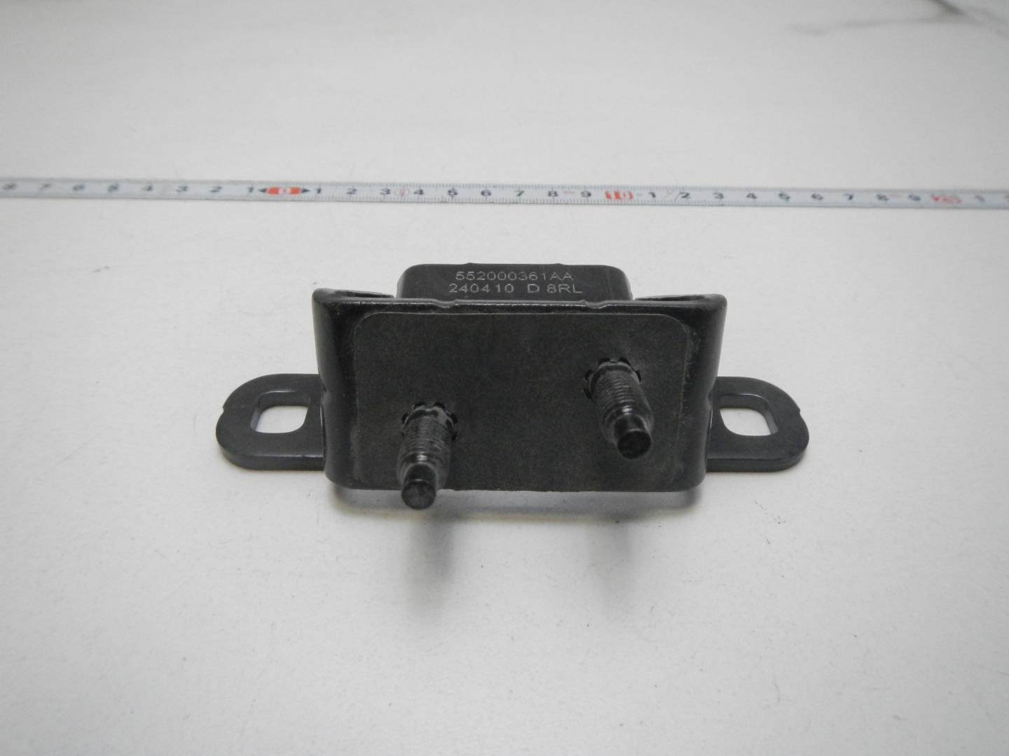 Петля двери багажника