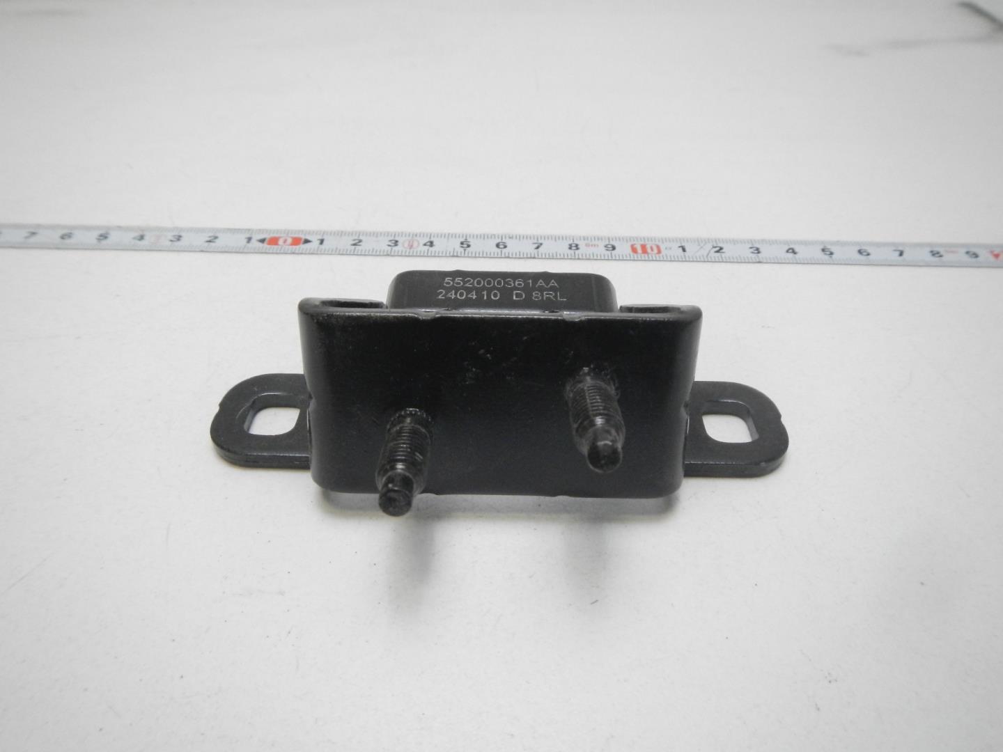 Петля двери багажника