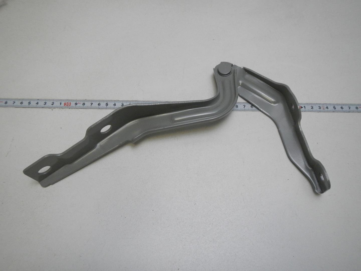 Петля капота правая