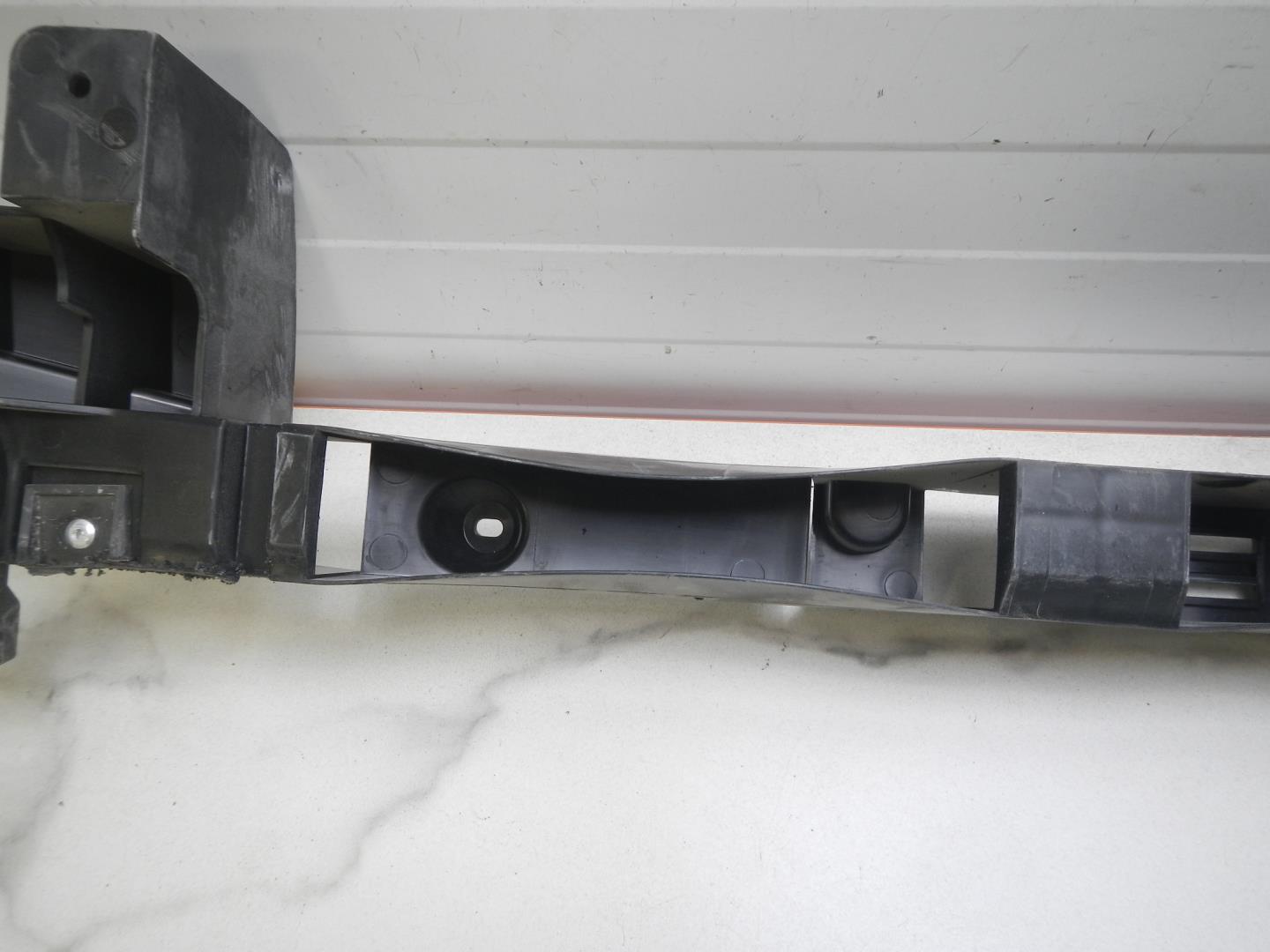 Усилитель переднего бампера