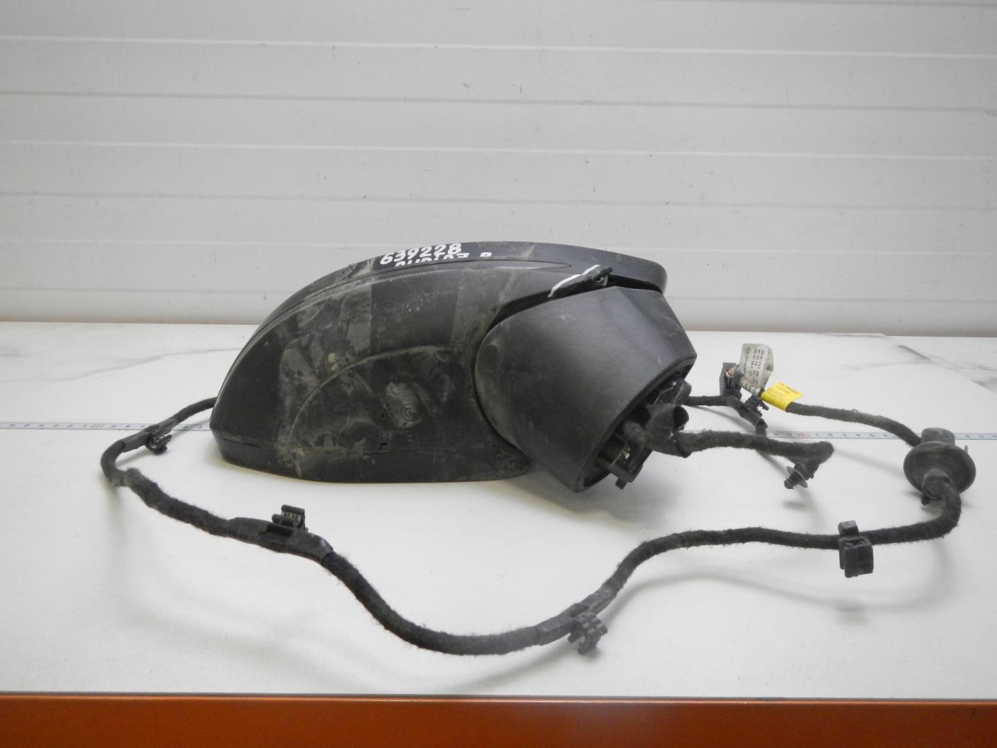 Зеркало правое электрическое