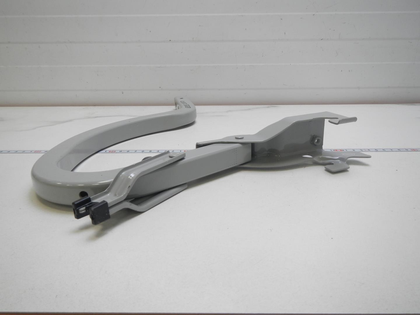 Петля крышки багажника