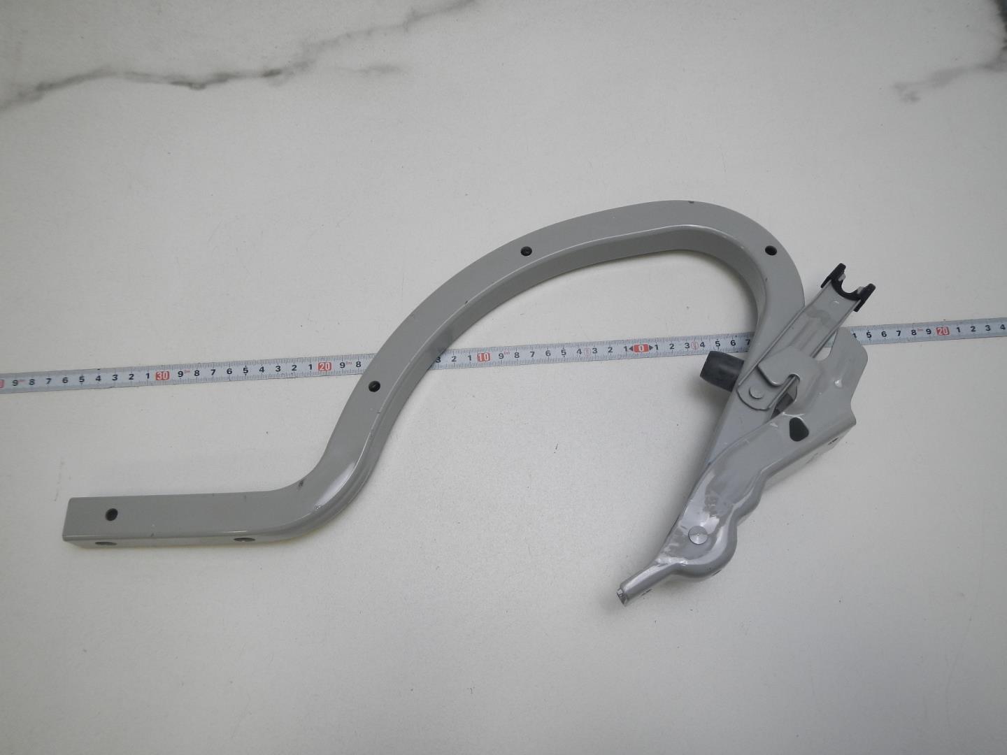 Петля крышки багажника