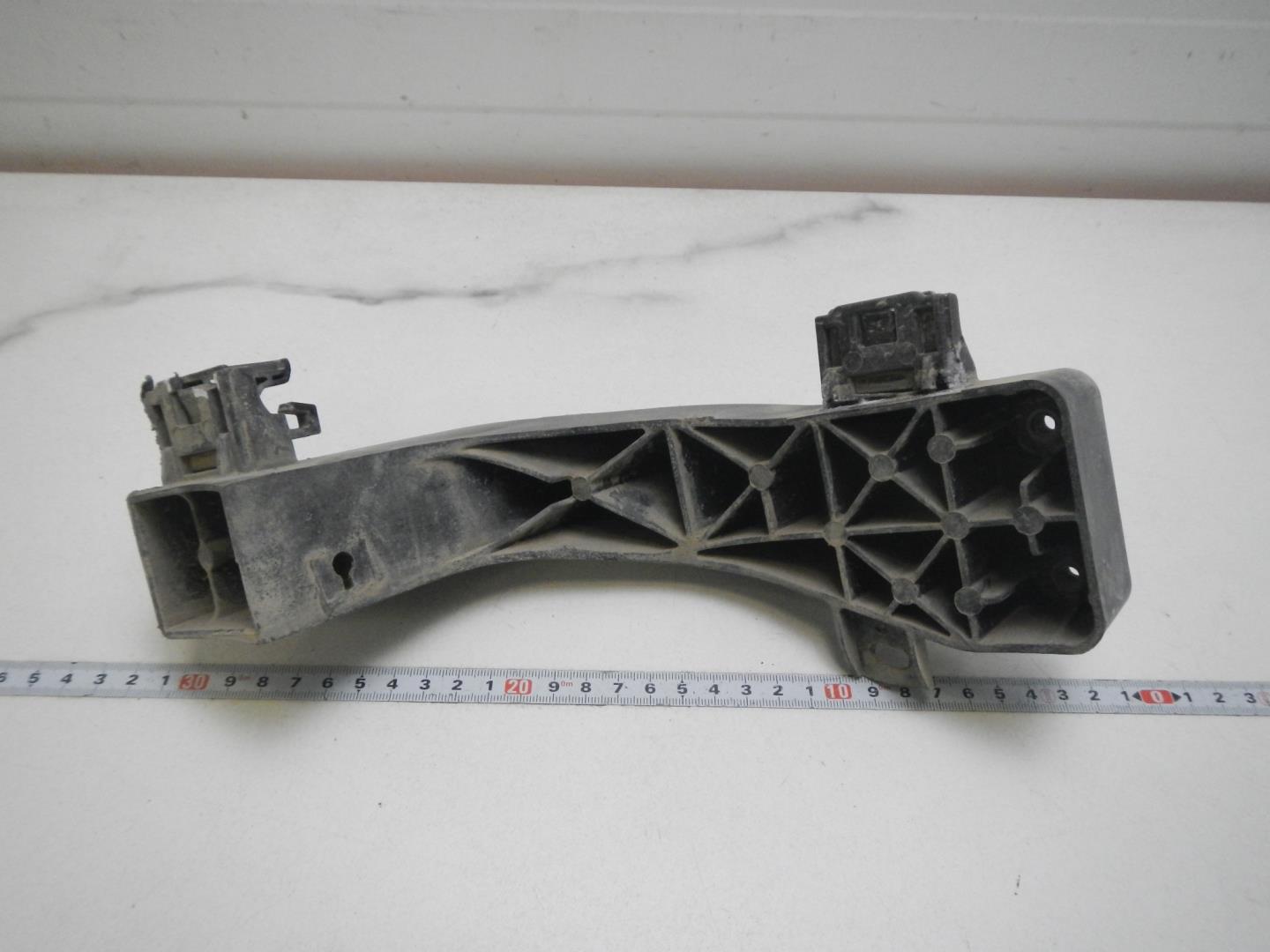 Кронштейн фар левый