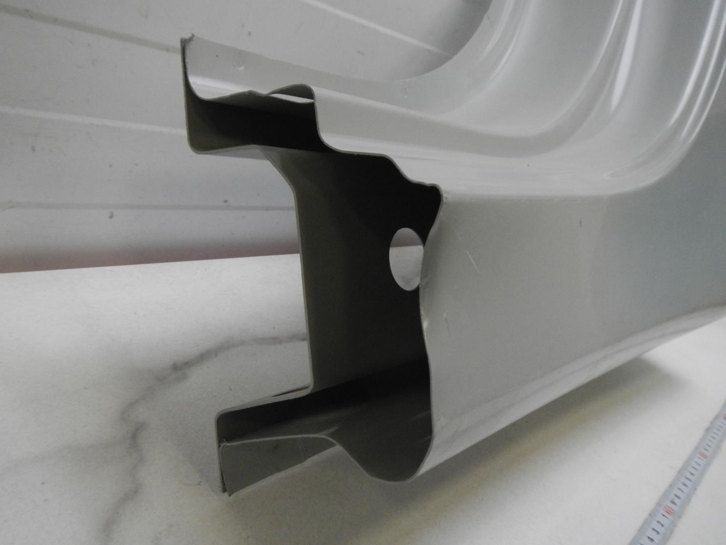 Порог левый