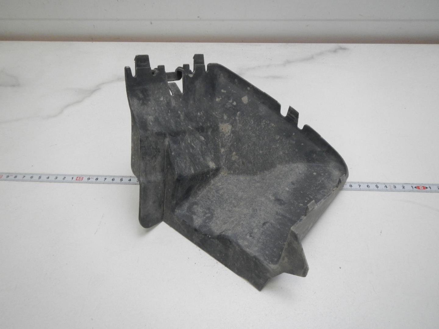 Воздуховод радиатора левый