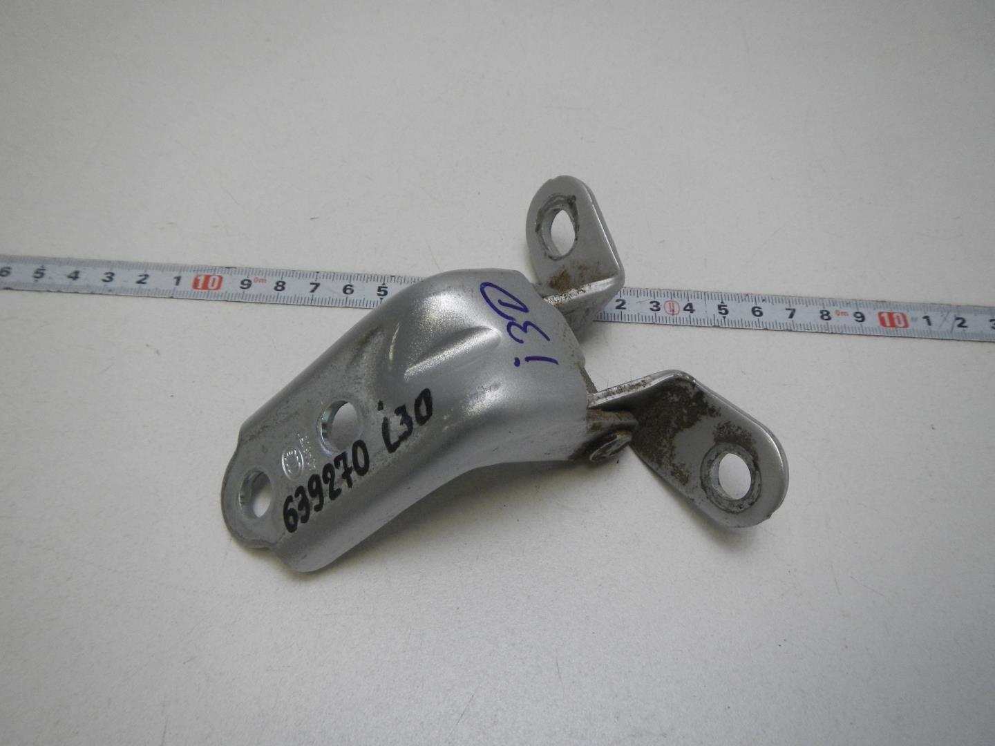 Петля двери передней левой верхняя