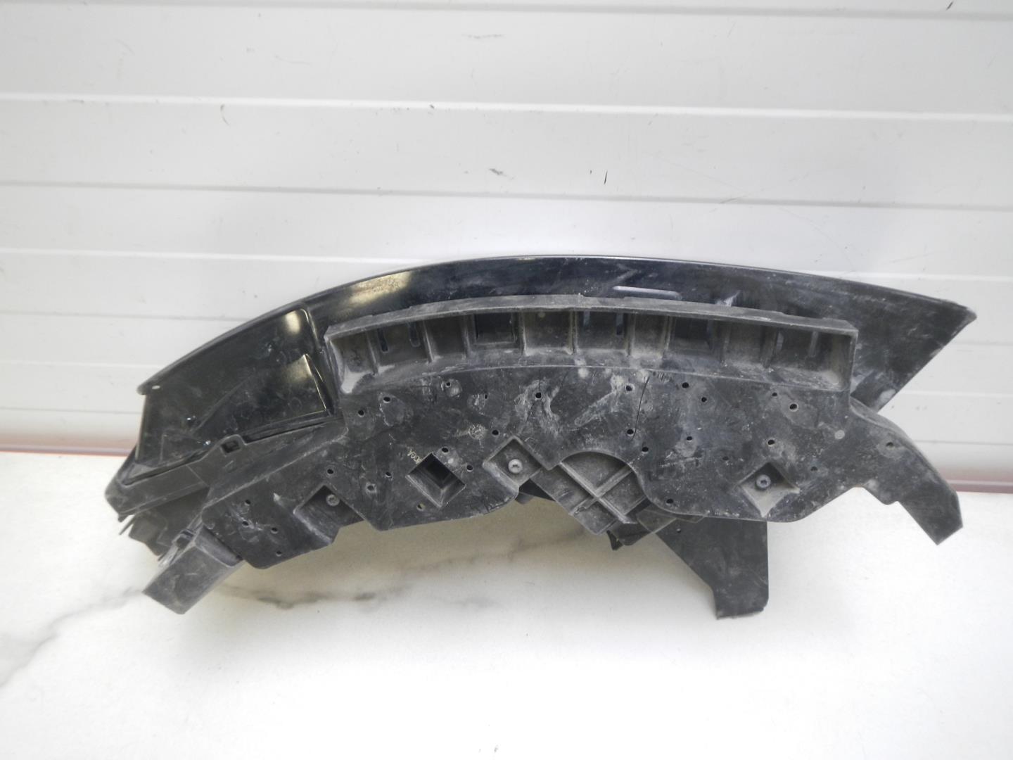 Фара дневного света правая (ходовые огни)