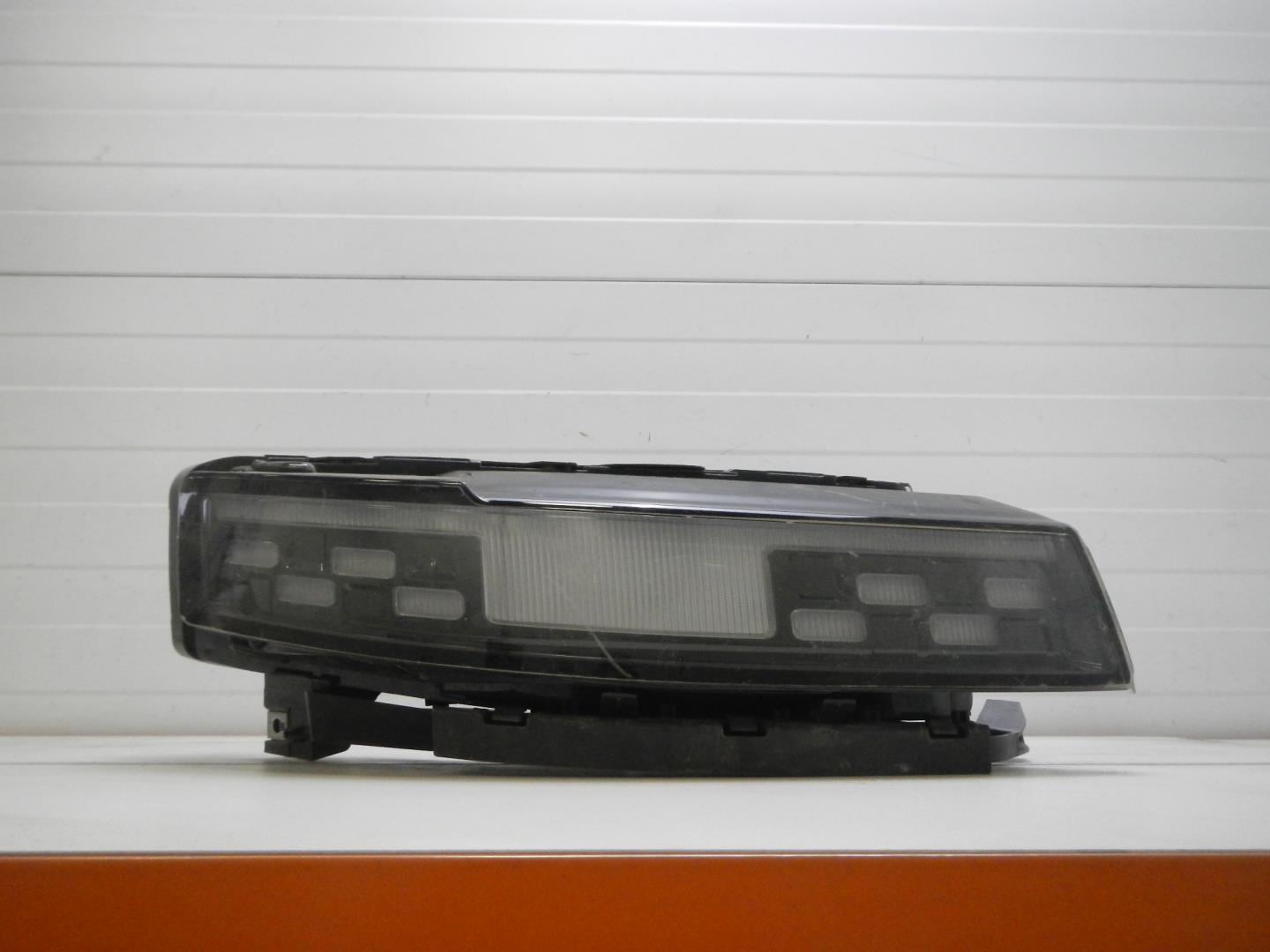 Фара дневного света правая (ходовые огни)