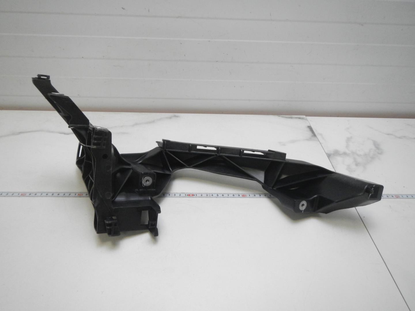 Кронштейн фар правый