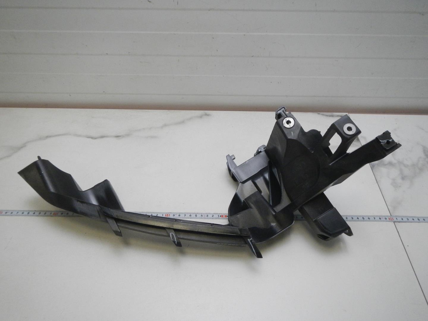 Кронштейн фар правый