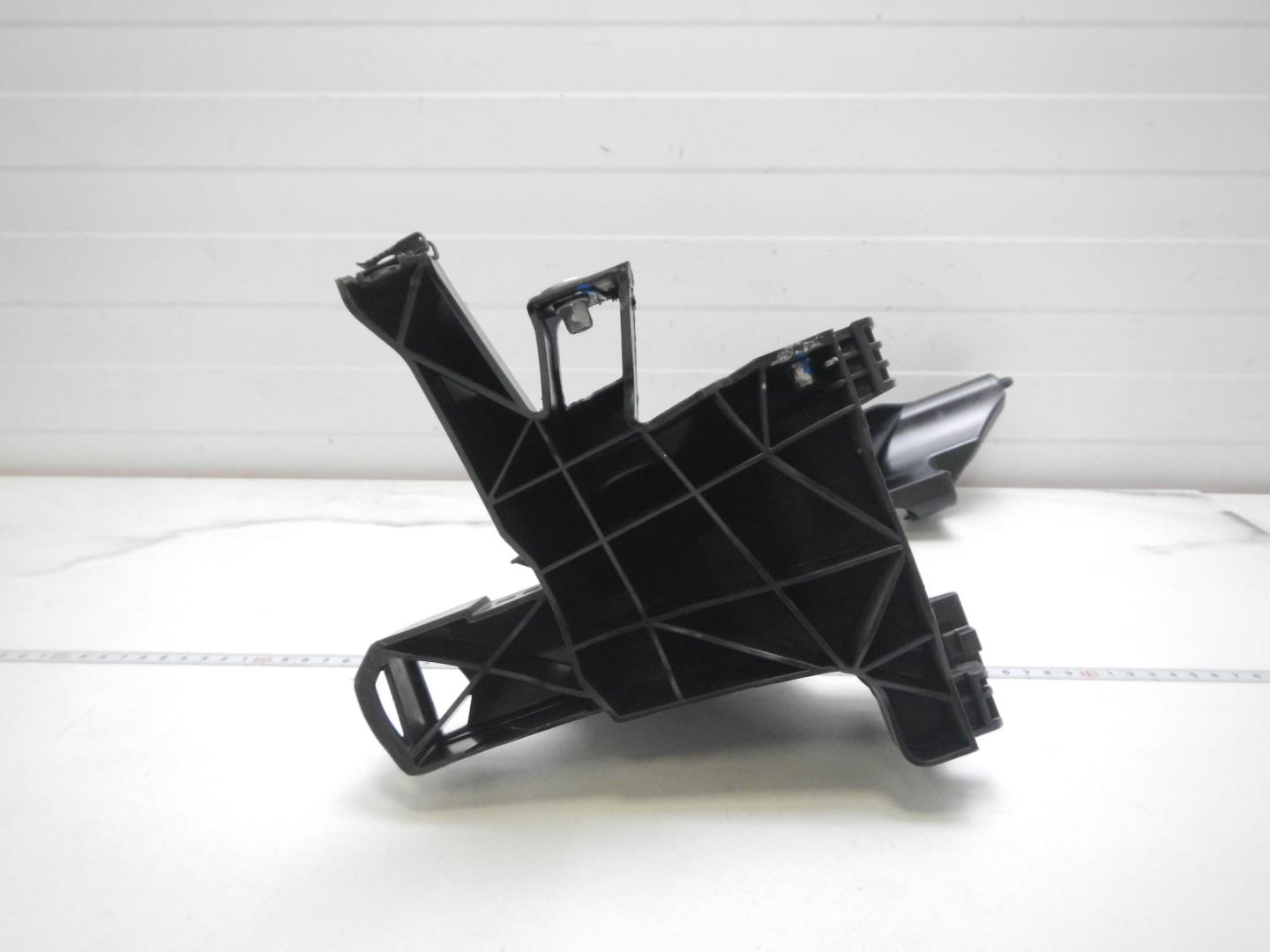 Кронштейн фар правый