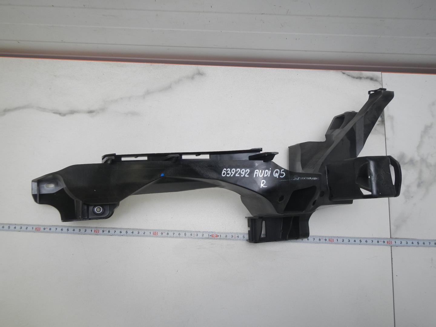 Кронштейн фар правый