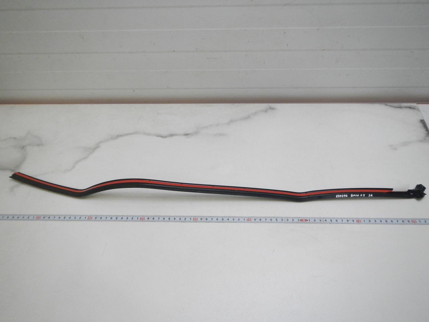 Уплотнитель задней правой двери