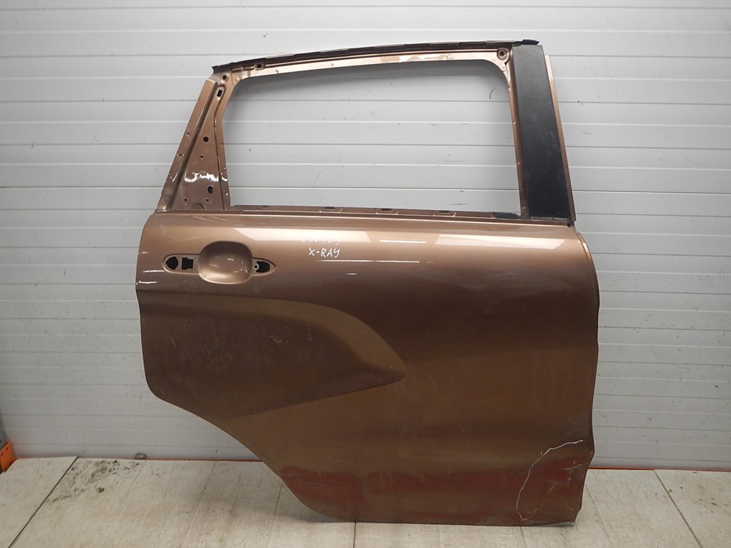 Дверь задняя правая