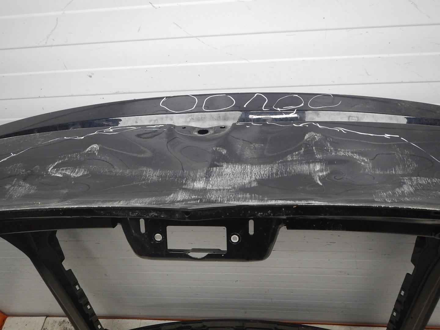 Дверь багажника